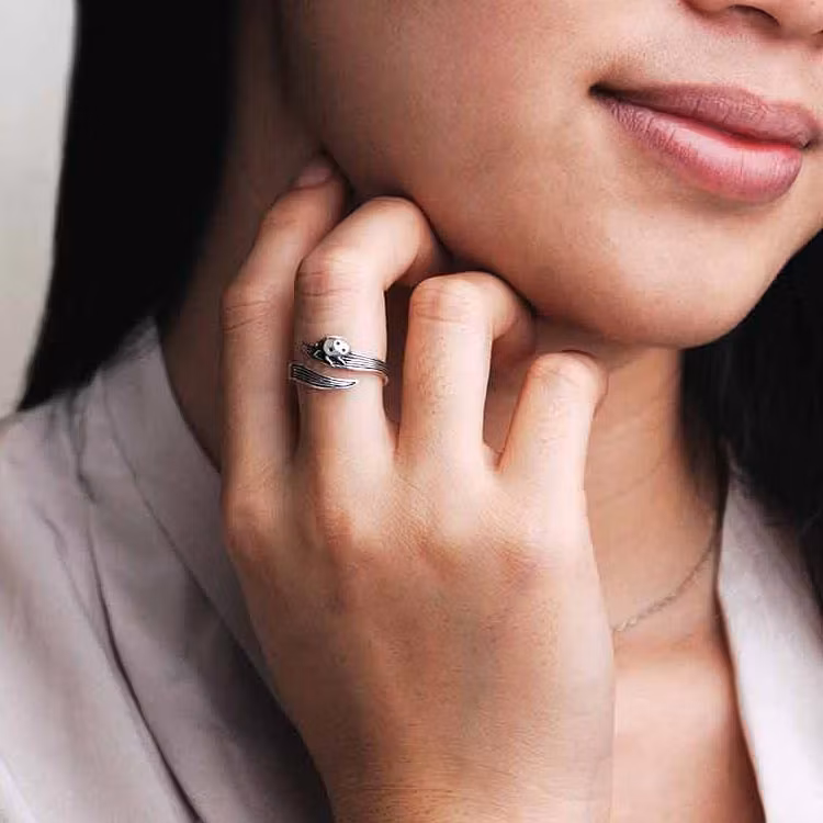 Ring – Nyckelpiga på blad, silver