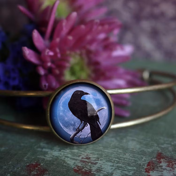 Manschettarmband – Kråkfågel, blå måne
