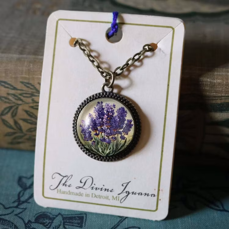 Halsband, stor berlock – Lavendel