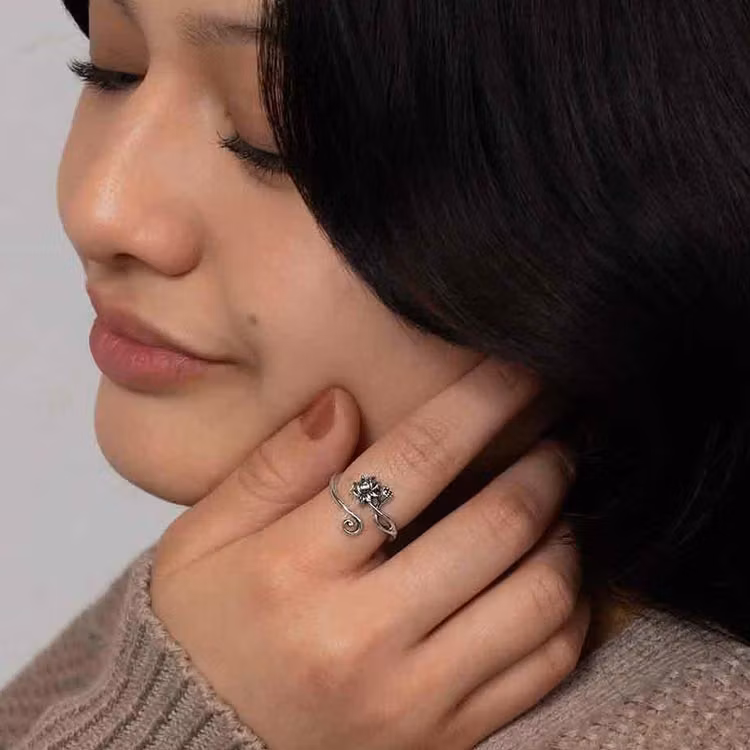 Ring – Lotusblomma och frökapsel, silver