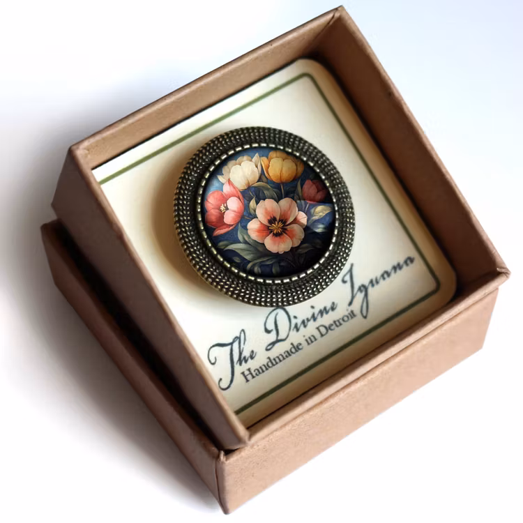 Brosch – Stämningsfulla tulpaner