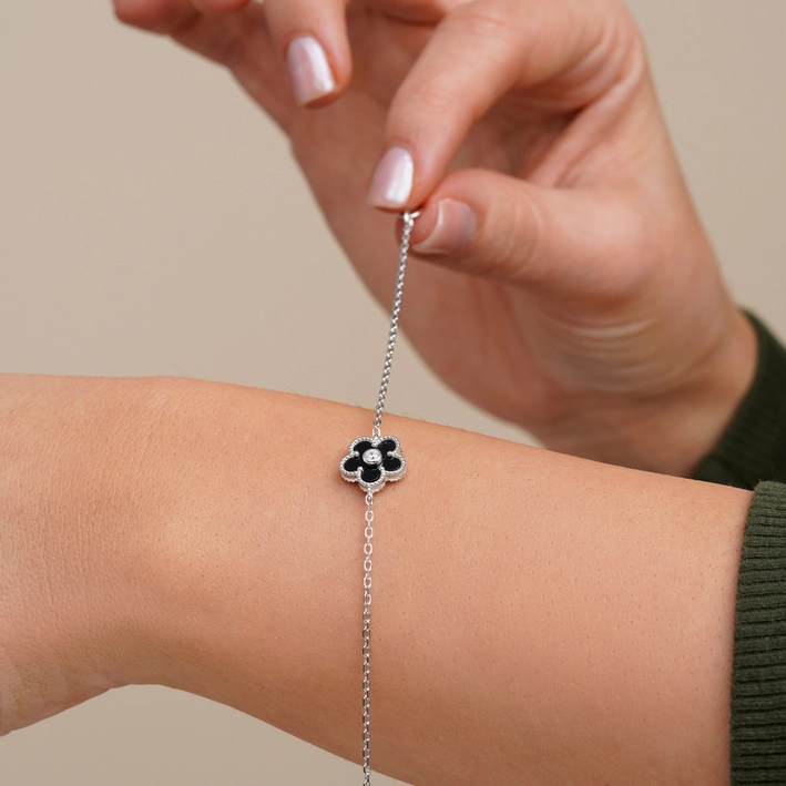 Armband – Blomma i onyx med kubisk zirkonia