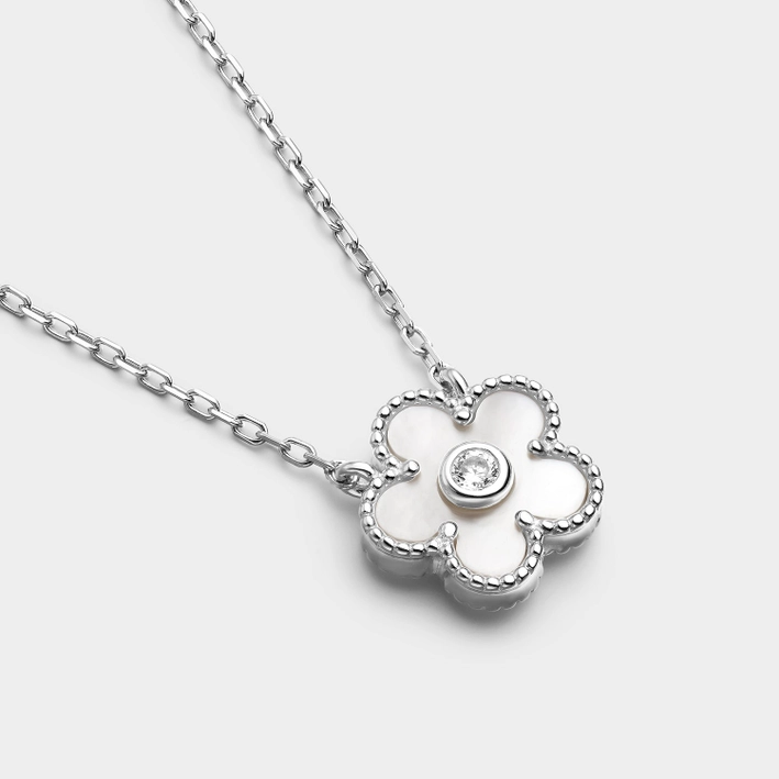 Halsband – Blomma i pärlemor med kubisk zirkonia