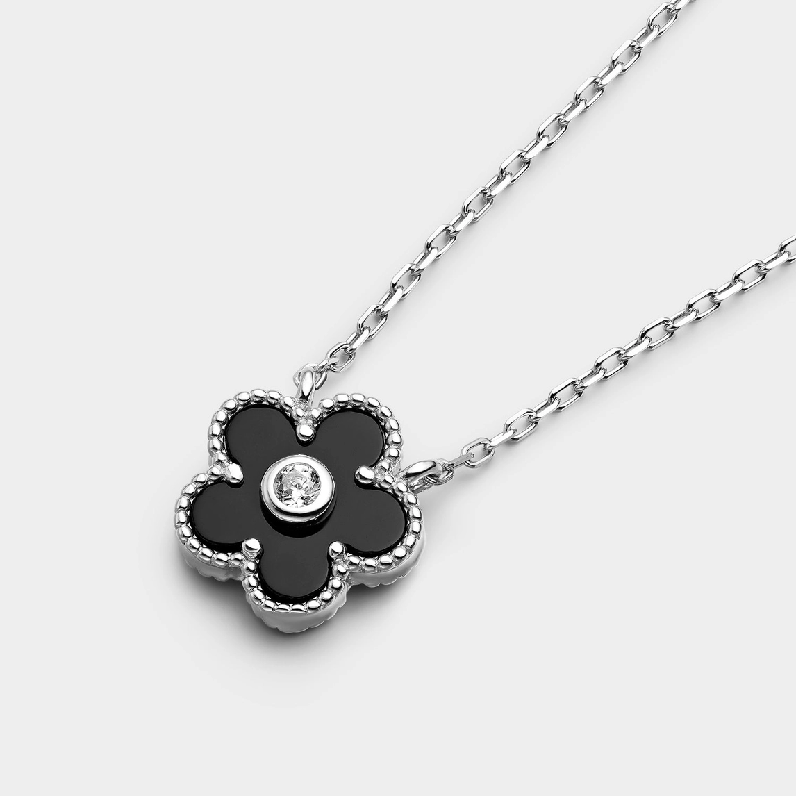 Halsband – Blomma i onyx med kubisk zirkonia