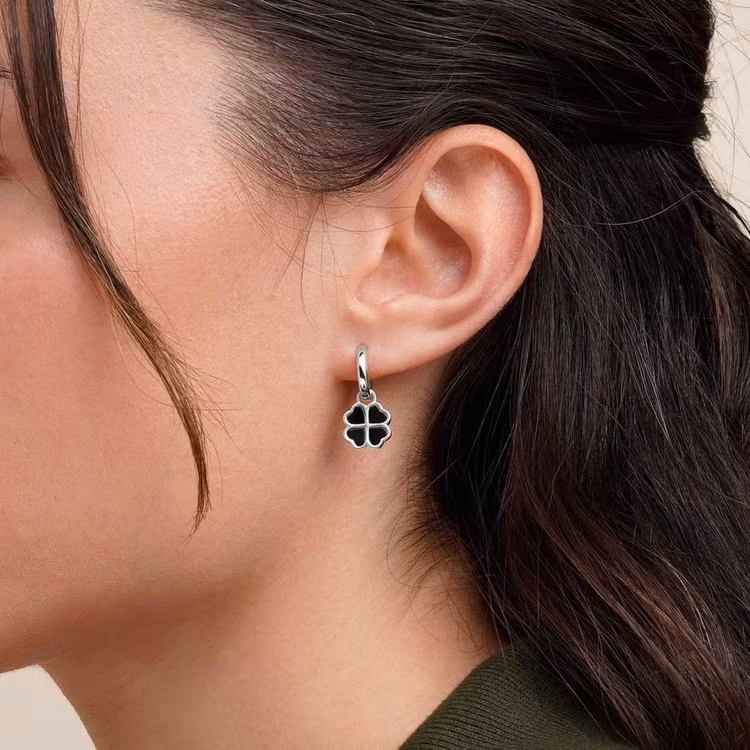 Örhängen – Creoler med fyrklöver i onyx