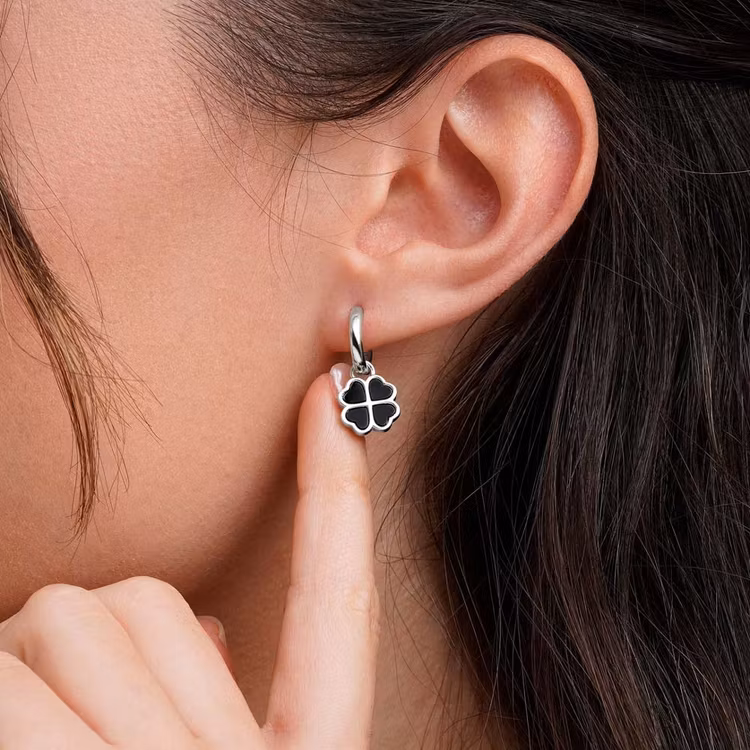 Örhängen – Creoler med fyrklöver i onyx