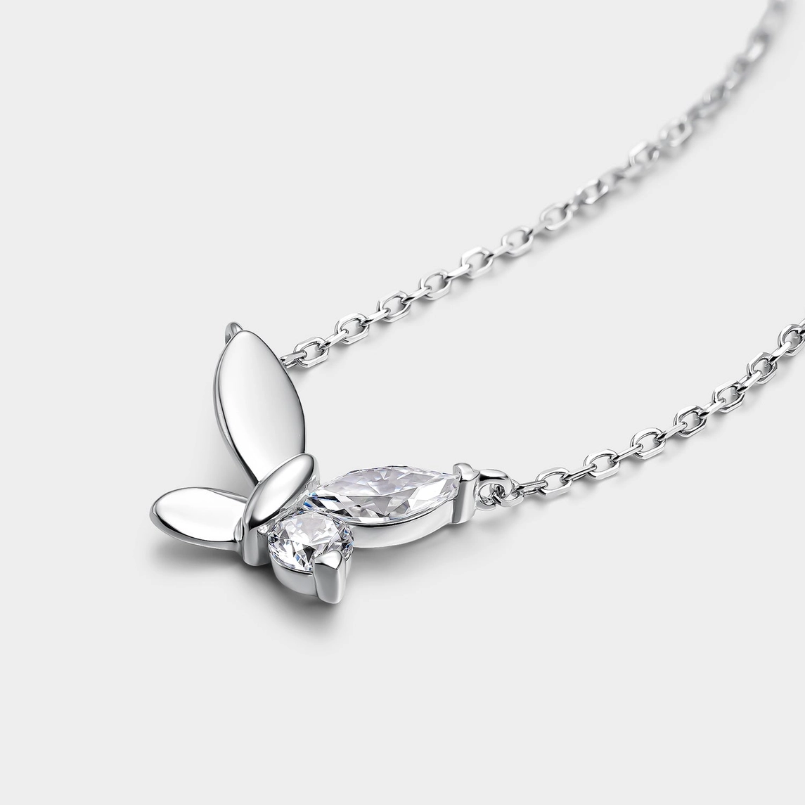 Halsband – Fjäril i silver med kubisk zirkonia