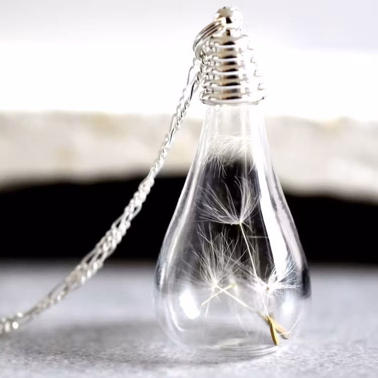 Halsband – Maskrosfrön i glasdroppe, silver