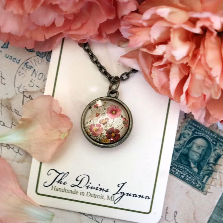 Halsband, dubbelsidig berlock – Rosenskära