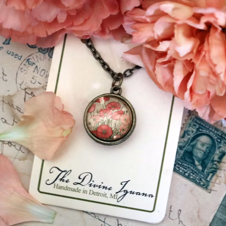 Halsband, dubbelsidig berlock – Rosa & röd vallmo