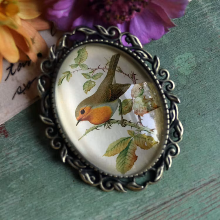 Brosch, stor oval – Rödhake