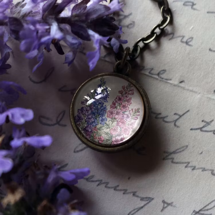 Halsband, dubbelsidig berlock – Riddarsporre