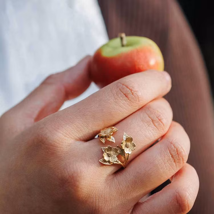 Ring – Tre kornellblommor, brons