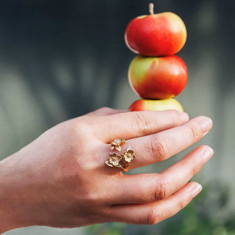 Ring – Tre kornellblommor, brons