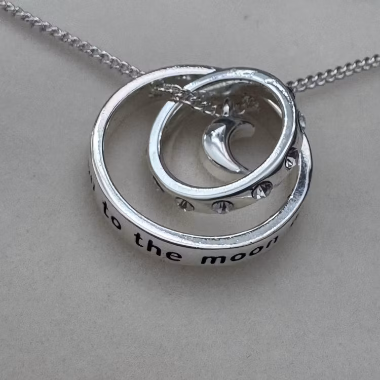 Halsband – Love you to the moon and back