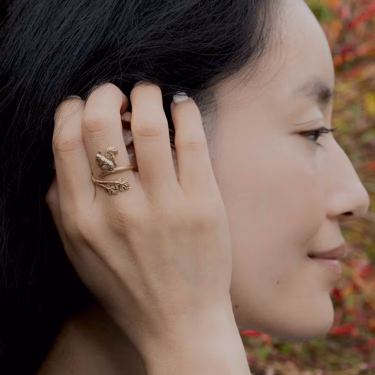 Ring – Ekorre & ekblad, brons