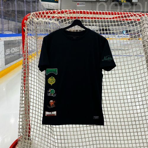 BJÖRKLÖVEN LOGO TEE SVART