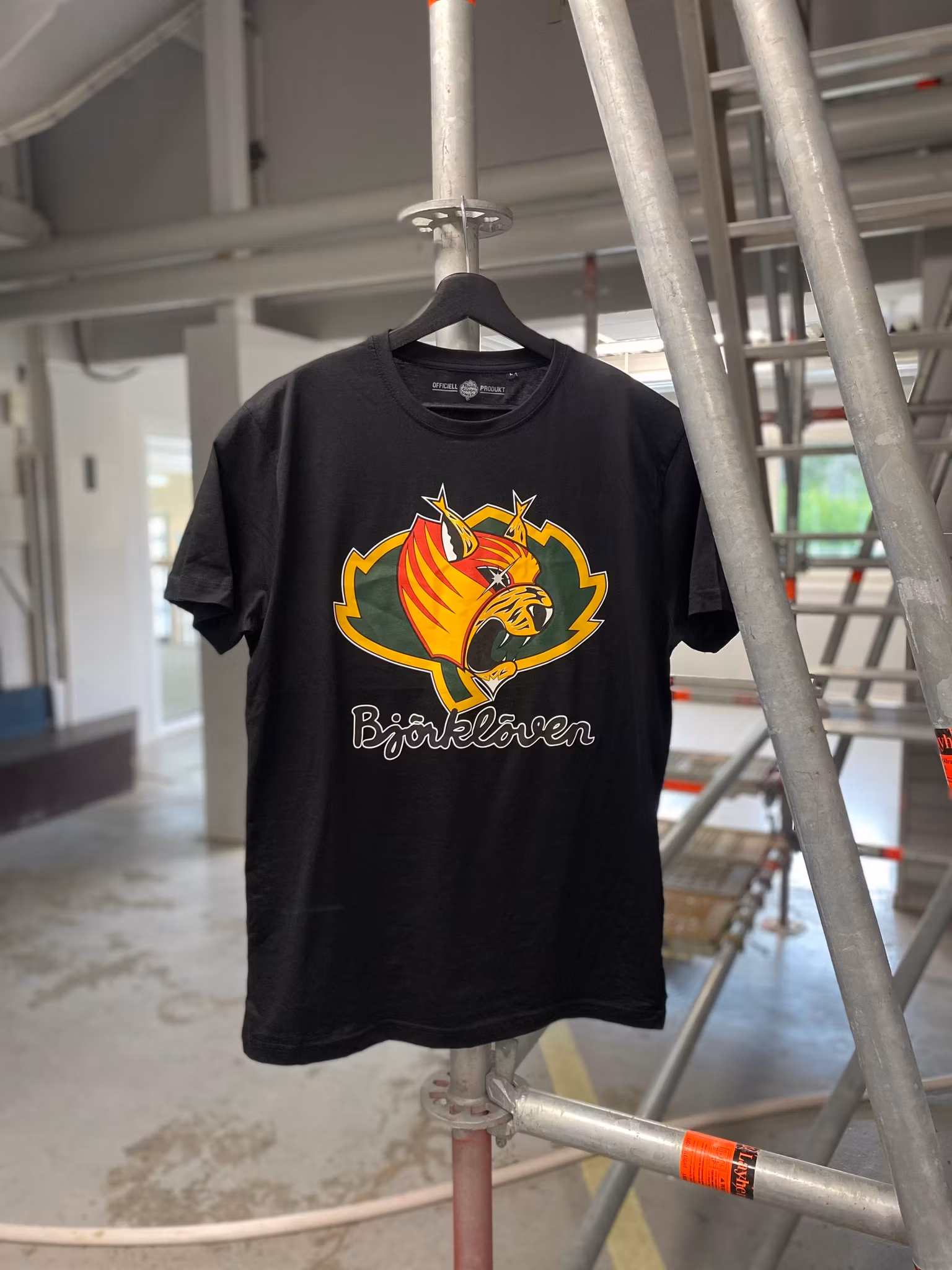 TEE LYNX SVART