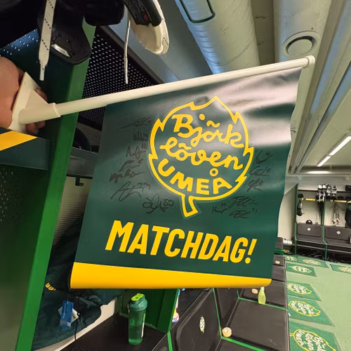 FASADFLAGGA SIGNERAD MATCHDAG