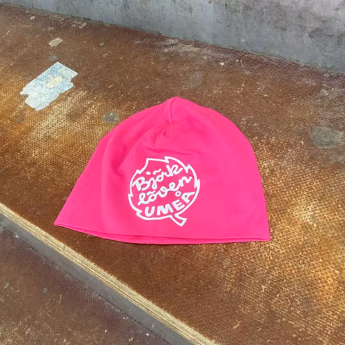 BEANIE LÖVENLOGGA ROSA