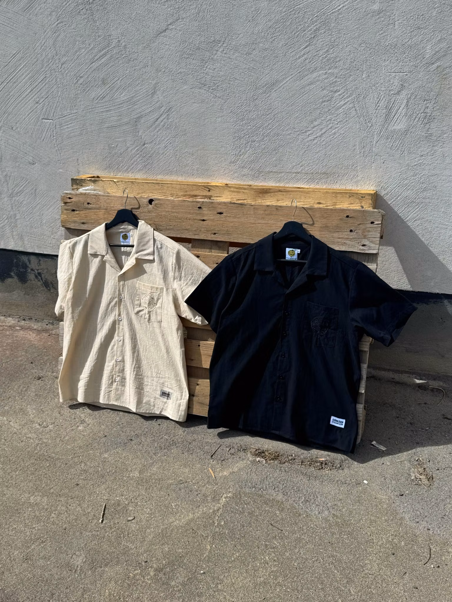 LINNESKJORTA SVART & SAND 2-P