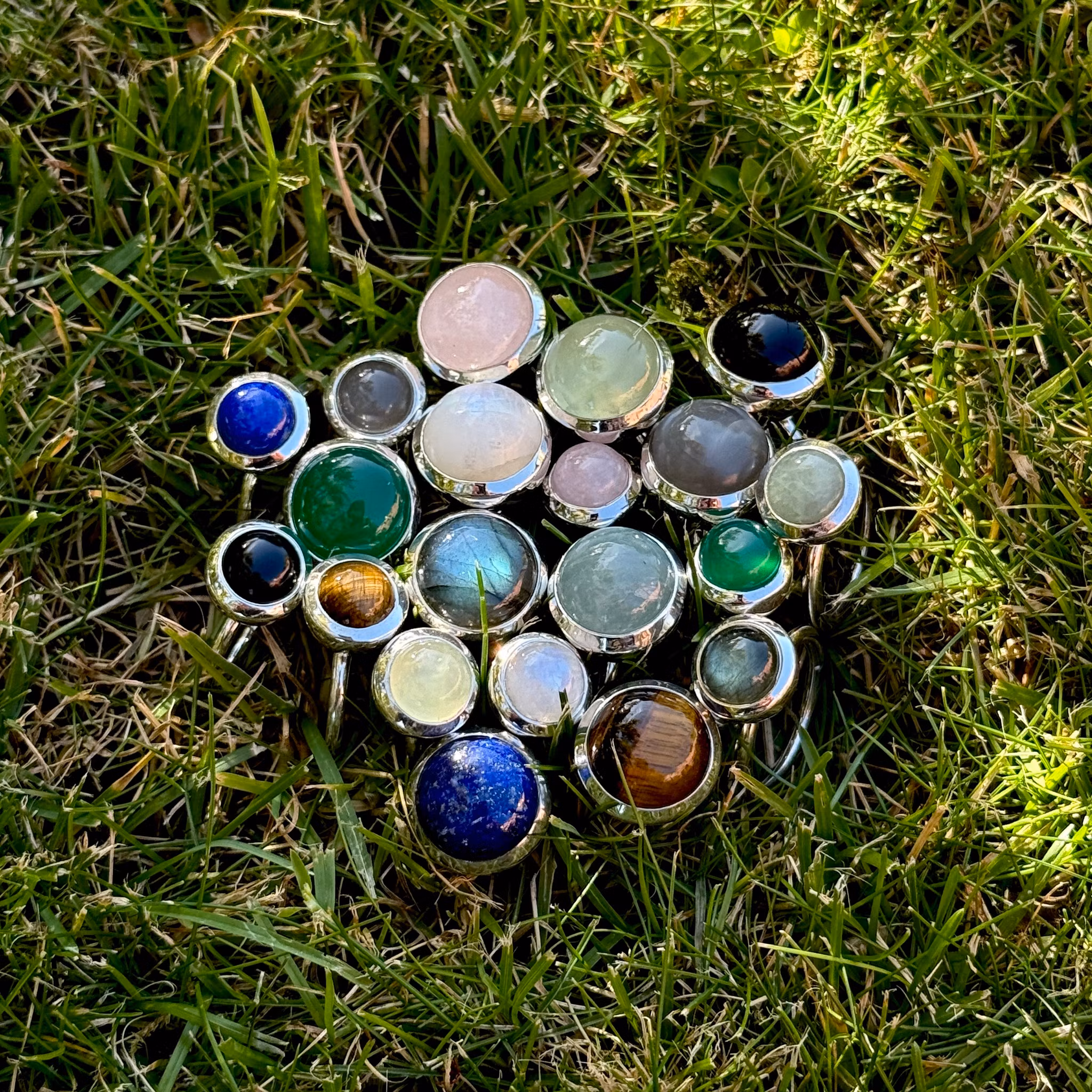 Örhängen/ Studs HOLI Prehnit