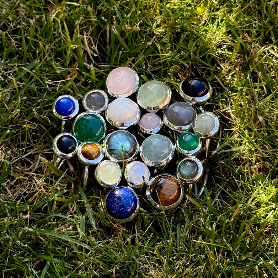 Ring HOLI Stor Regnbågsmånsten