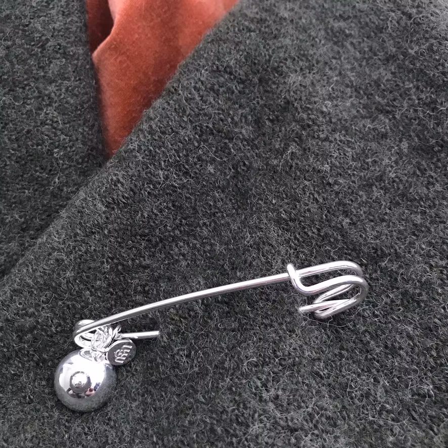 Brosch THE PIN