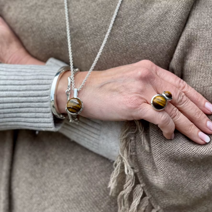 Örhängen/ Studs HOLI Tigeröga