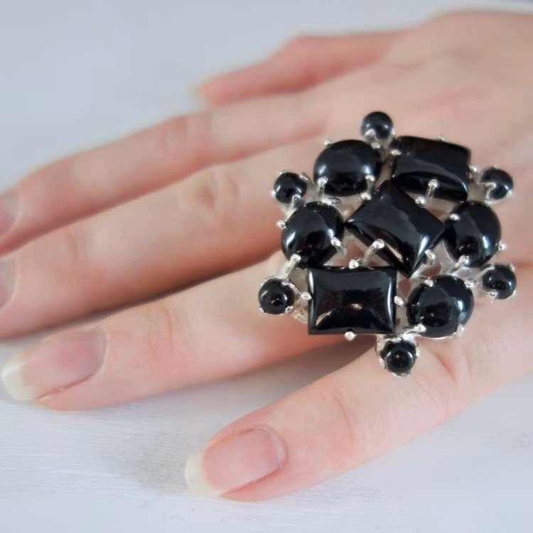 Ring US with Onyx