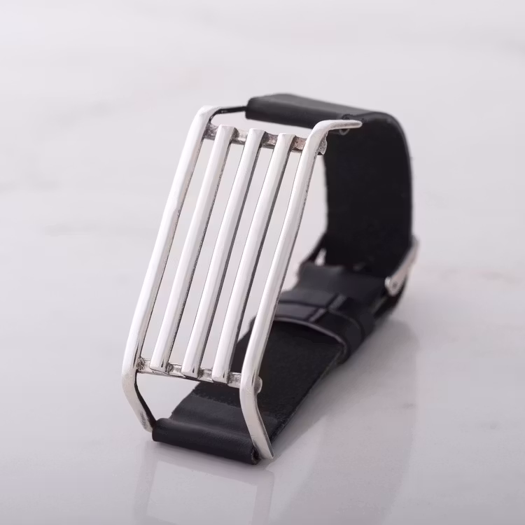 silverarmband med svart läder. silver bracelet with black leather.