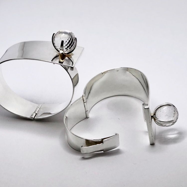 Stora silverarmband med bergskristall. Big silver bracelets with crystal quartz.