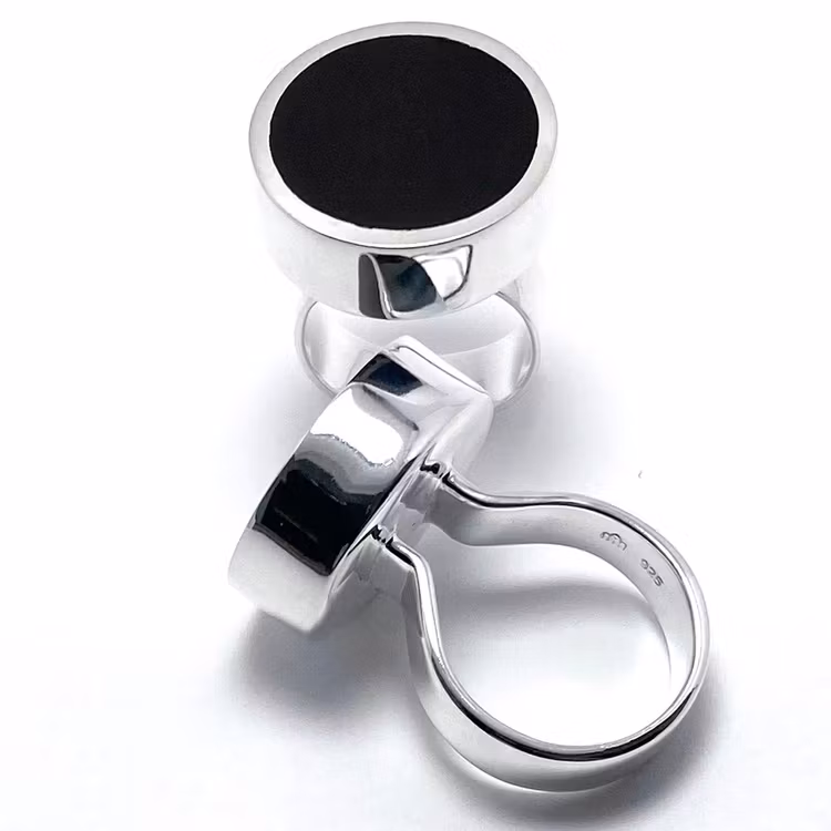 stora silverringar med mattslipad onyx. Big silver rings with mat polished onyx