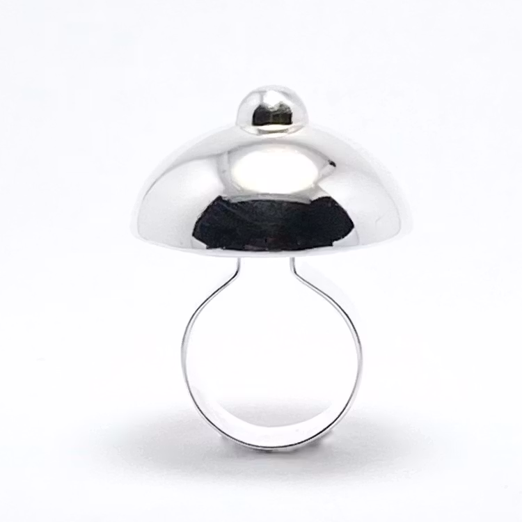 stor silverring i form av bröst, samarbete med Bröstcancerförbundet. big silver rings with shape as breast