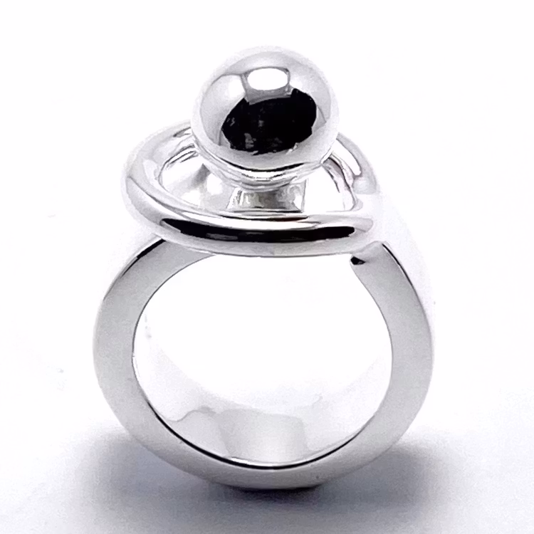 silverring med silverkula. silver ring with silver globe