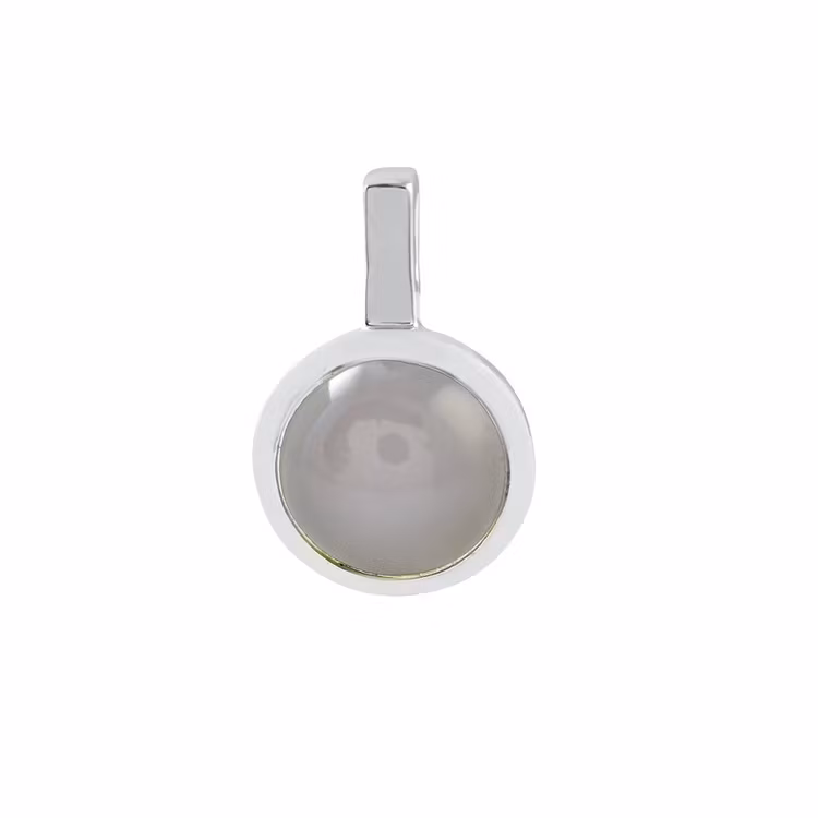 Hängsmycke i silver med kalcedon. Silver pendant with chalcedony.