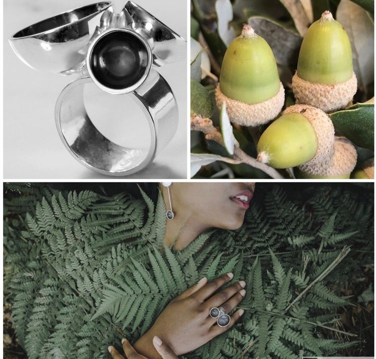 Stor oxiderad silverring med matchande stora örhängen . Big oxidised silver ring with big matching earrings