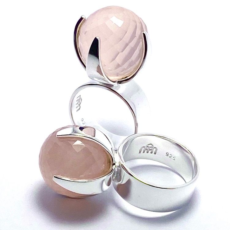 Stor silverring med rosenkvarts. Big silver ring with rose quartz