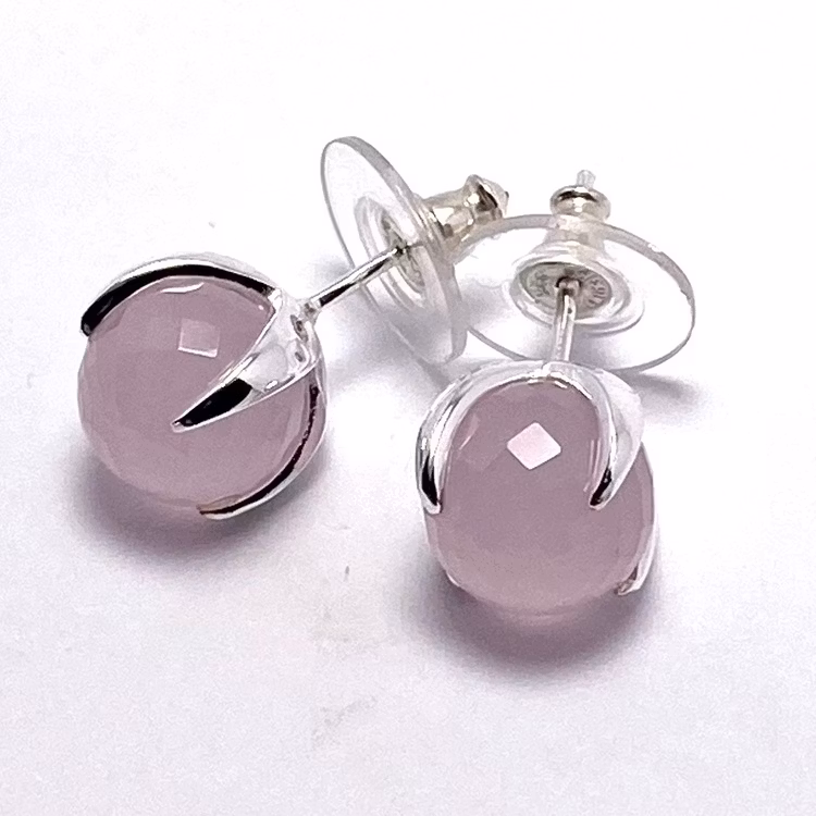 Silverörhängen med rosenkvarts. Silver earrings with rose quartz.