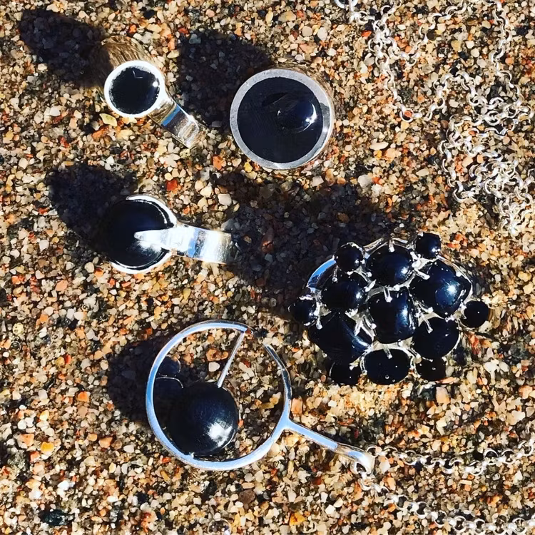 Ring US with Onyx