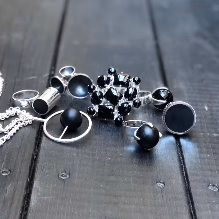 Ring US with Onyx