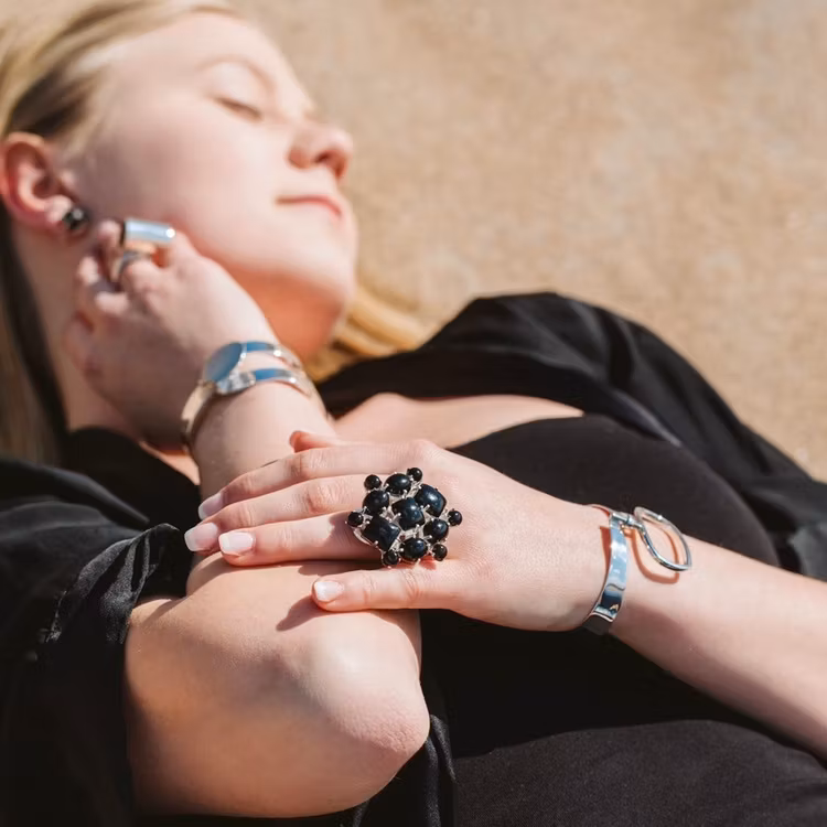 Ring US with Onyx