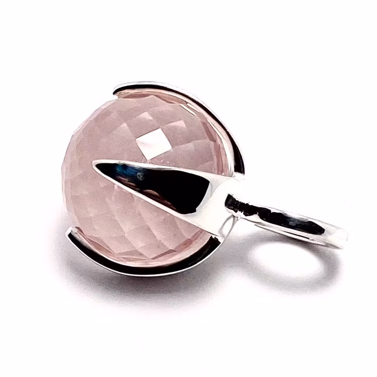 Silverhänge med rosenkvarts. Silver pendant with rose quartz