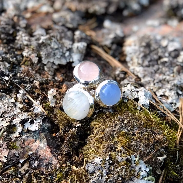 Silverringar med naturliga stenar, mixa och matcha. Silver rings with natural stones, mix and match.