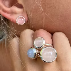 Örhängen/ Studs HOLI Rosenkvarts