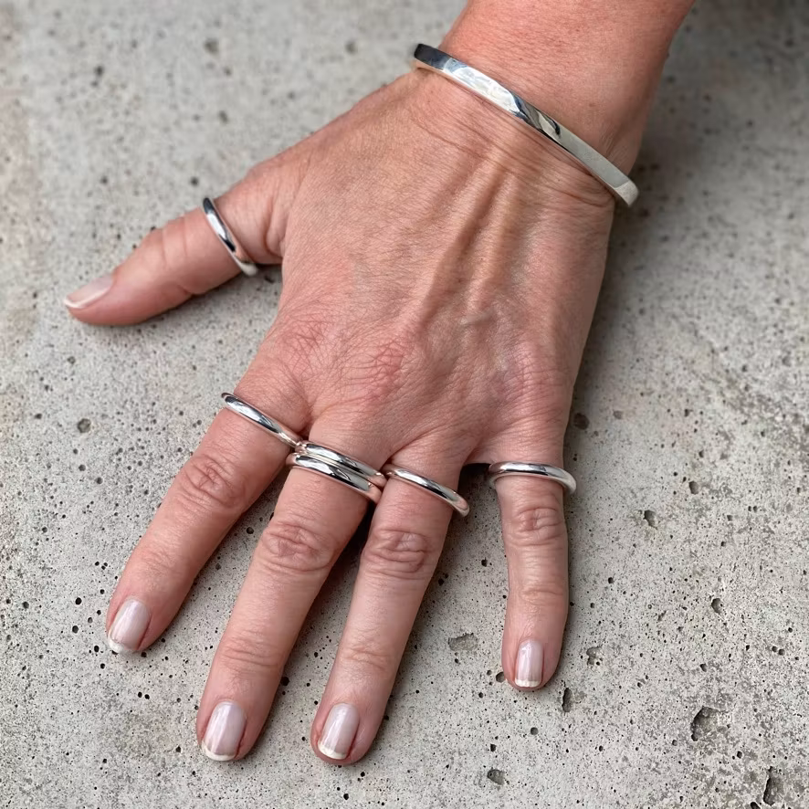 släta enkla silverringar, passar alla fingrar. smooth simple silverrings, fit all fingers