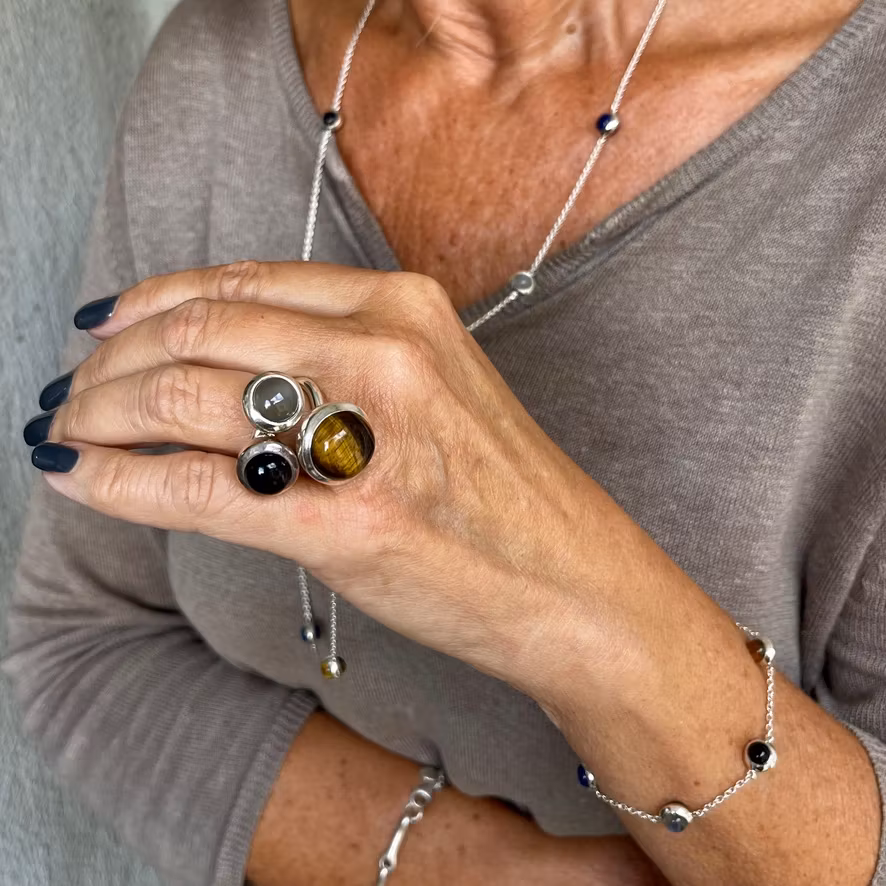 Ring HOLI Liten Svart Onyx