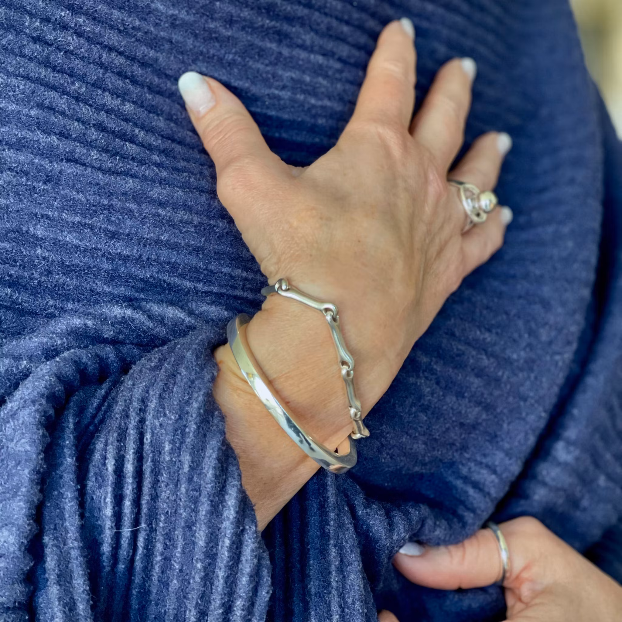 Två unika och massiva silverarmband. Two unique and solid silver bracelets