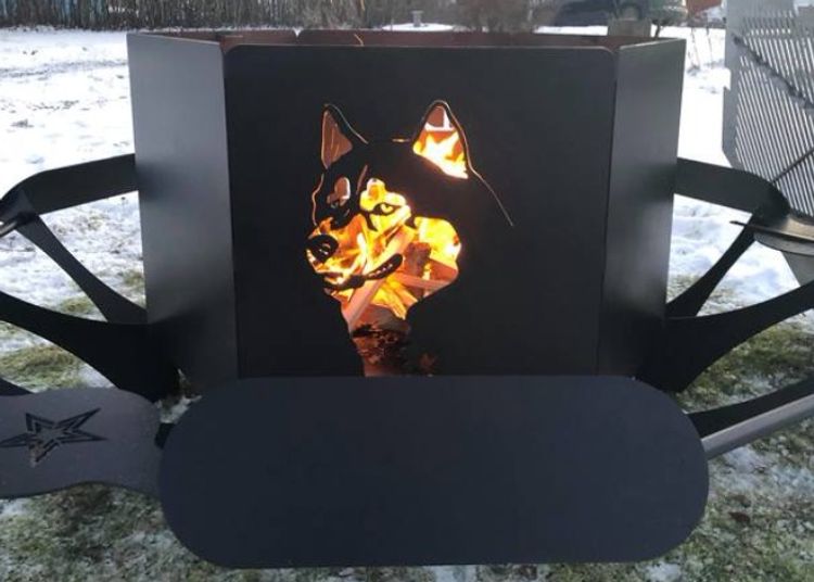 Eldstad / Eldkorg med personligt motiv av en hund.