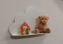 Molnhylla, vägghylla till barnrum